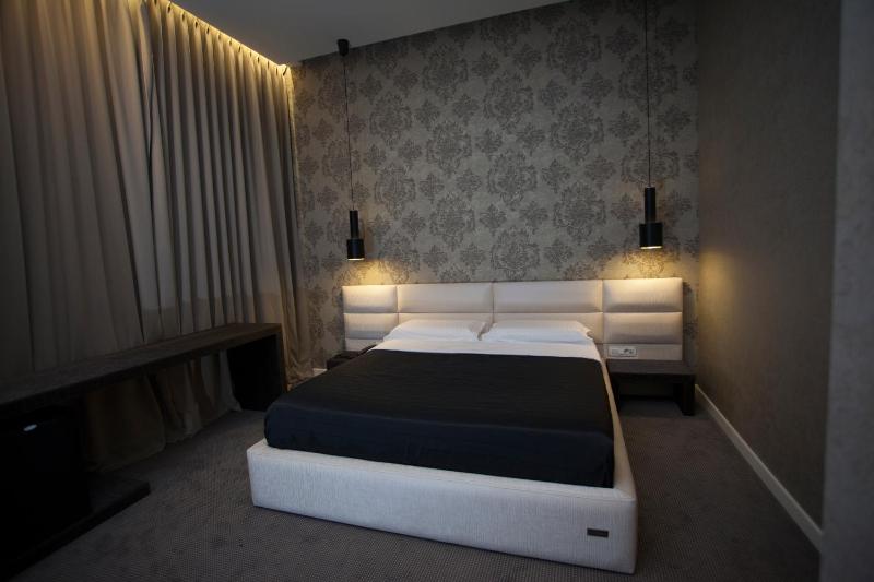 Double Room image 3