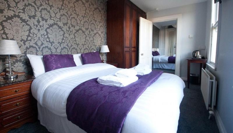 Special Offer - Quadruple Room image 4