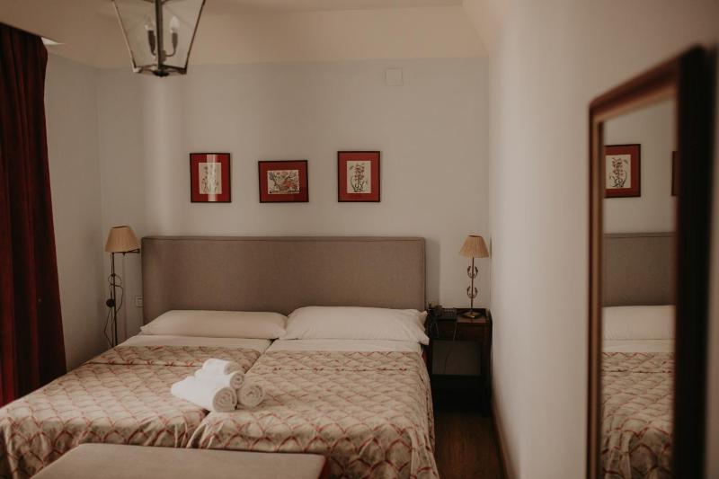 Twin Room image 1