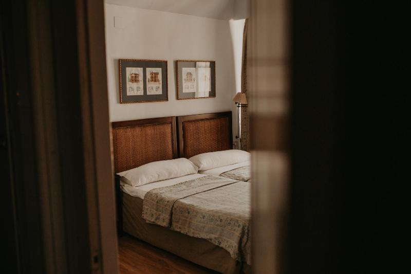 Twin Room image 2