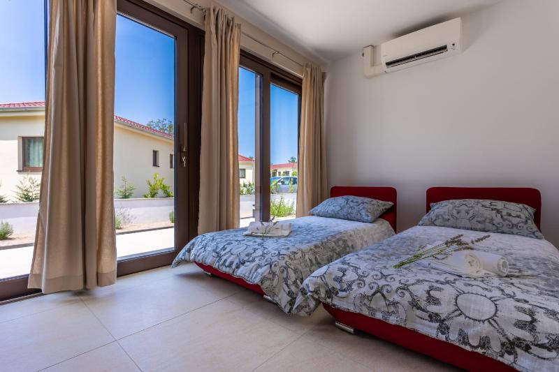 One-Bedroom Apartment image 4