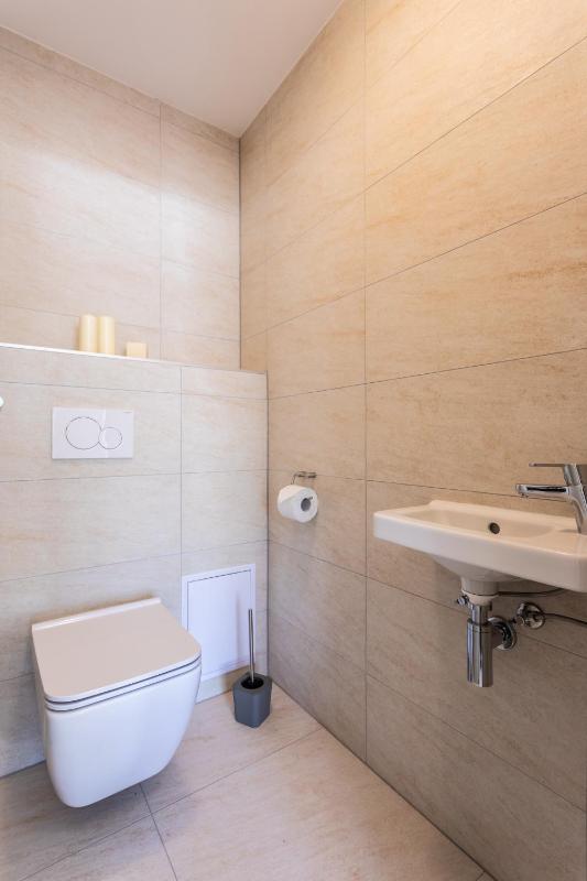 One-Bedroom Apartment image 2