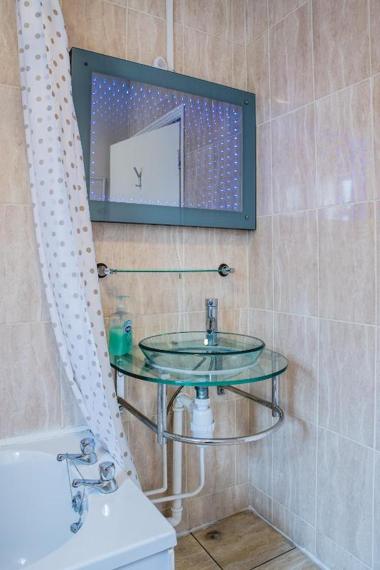 Double or Twin Room with Shared Bathroom image 4