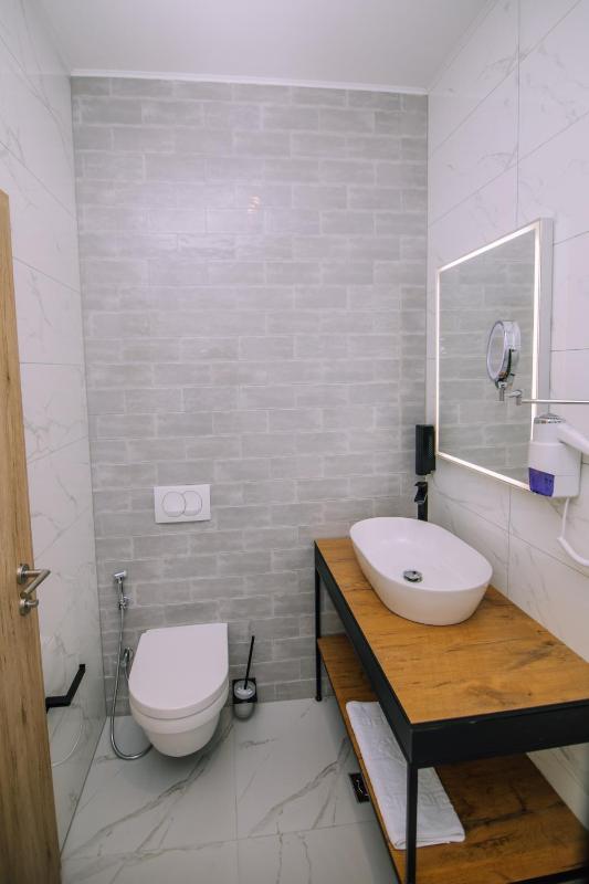Deluxe Double or Twin Room image 2