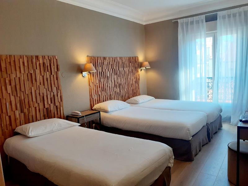 Standard Triple Room image 4