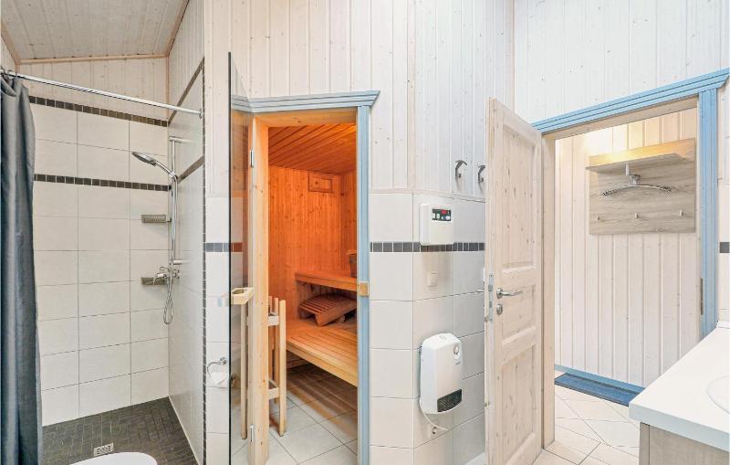 Nice Home In Rechlin With Sauna - image 14