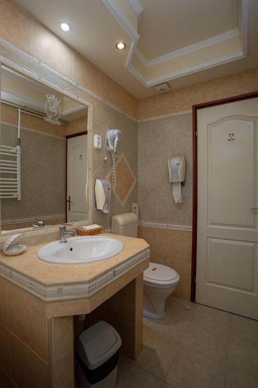 Large Twin Room image 2