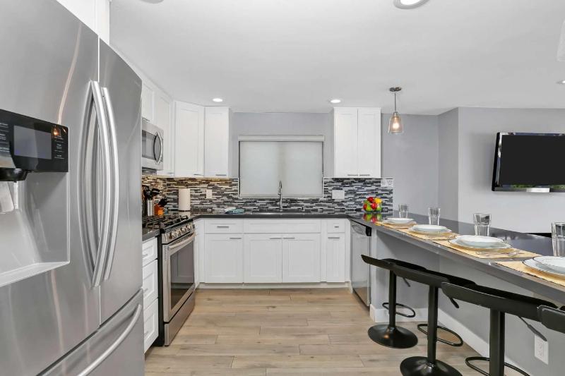 308 35th Street Unit A (Lower) - image 9