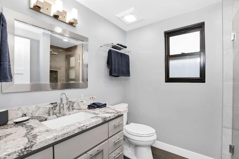 308 35th Street Unit A (Lower) - image 4