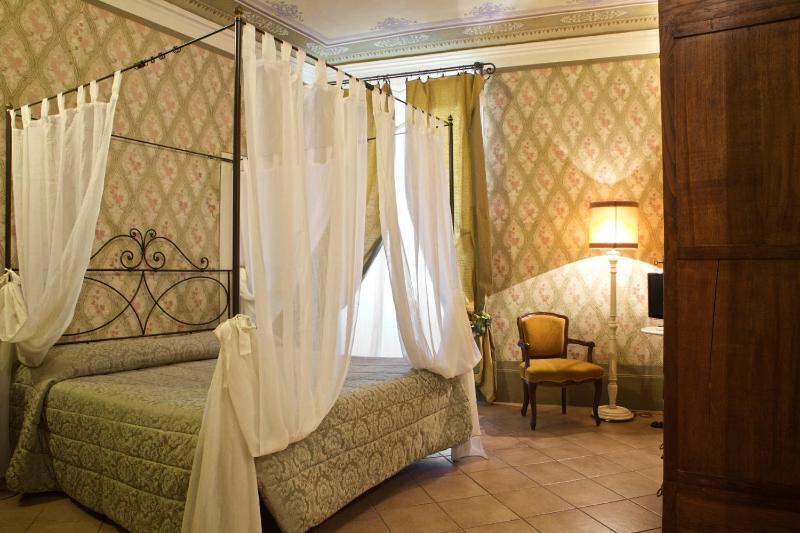 Double Room with Extra Bed image 1