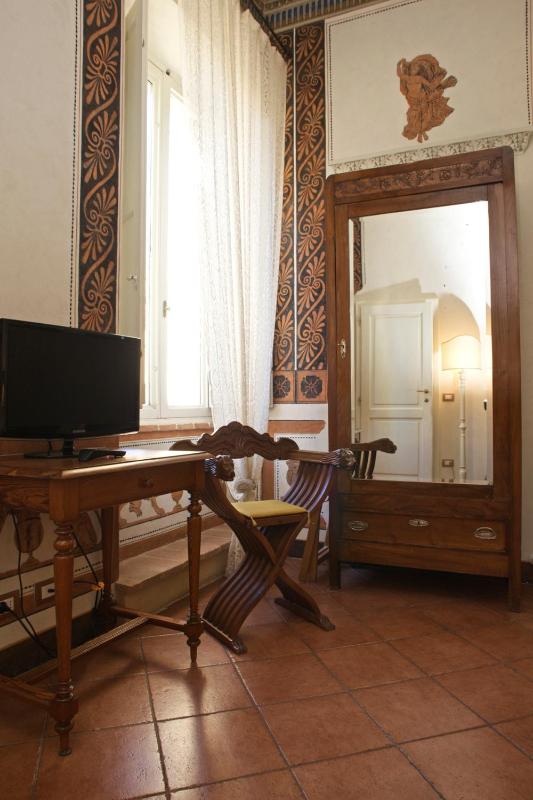 Double Room image 3