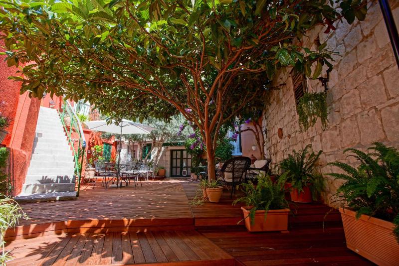 Double Room with Garden View image 1