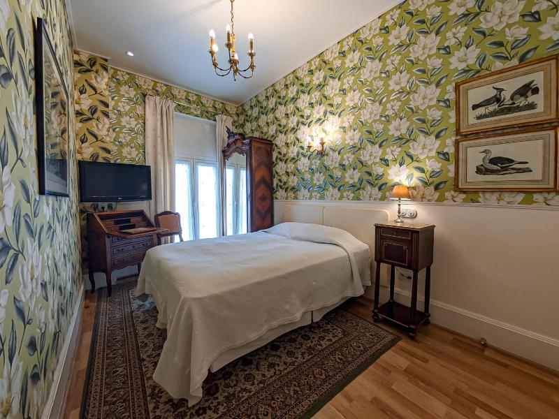 Small Single Room image 1