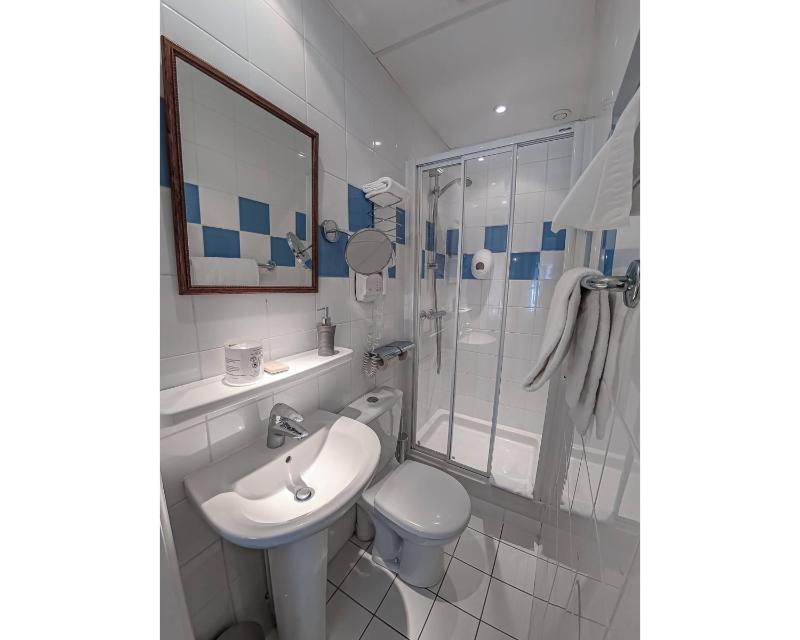 Small Single Room image 4