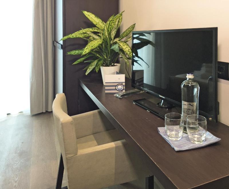 Executive Double or Twin Room image 4