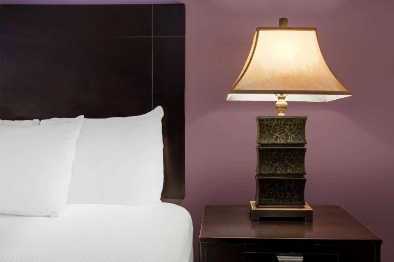 Deluxe Double Room with Two Double Beds image 4