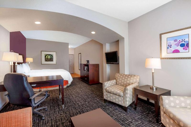 Executive King Room image 2