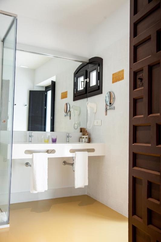 HOTEL TRIANA MONTALVAN - image 10