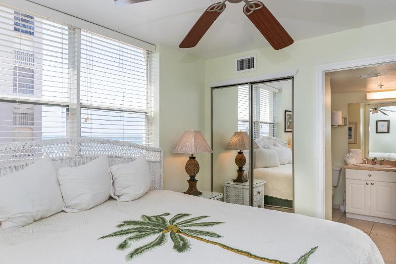 One Bedroom Beachfront Suite image 1