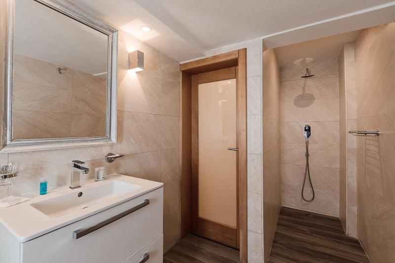 Standard Double or Twin Room image 3