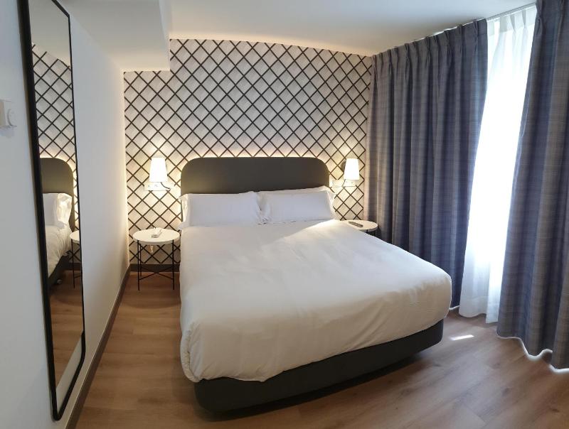 Superior Double Room image 4