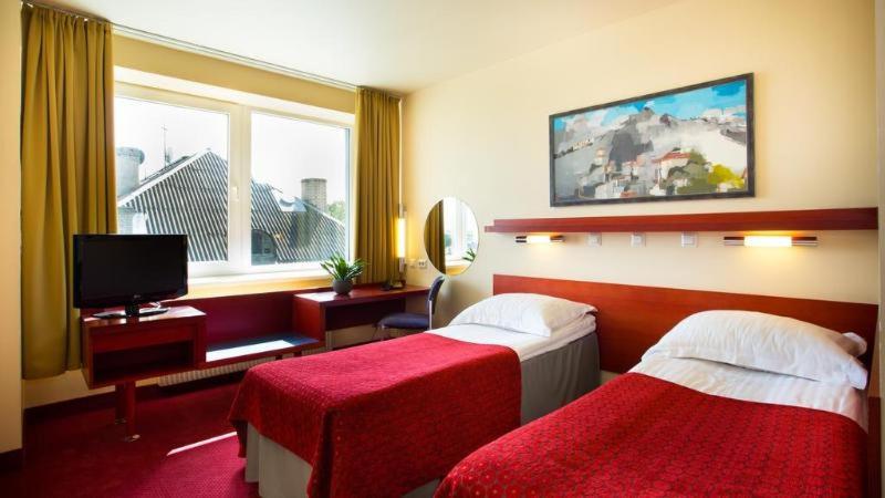 Room #2459814 image 2