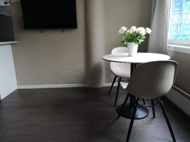 Room #2366115 image 3