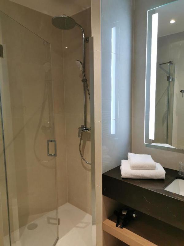 Room #593012906 image 2