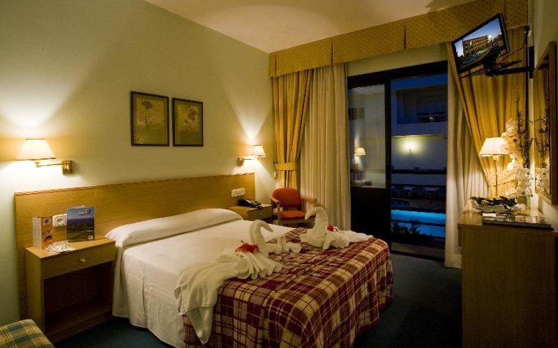 Room #9389518 image 2