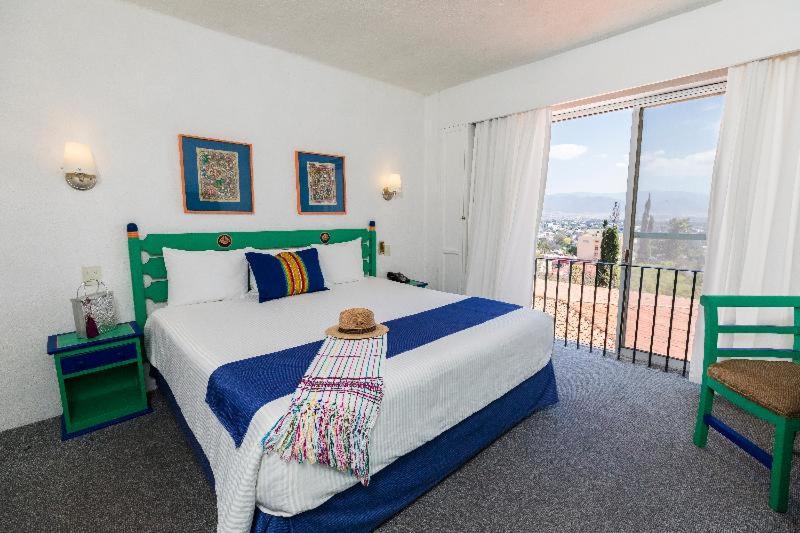 Standard King Room image 2