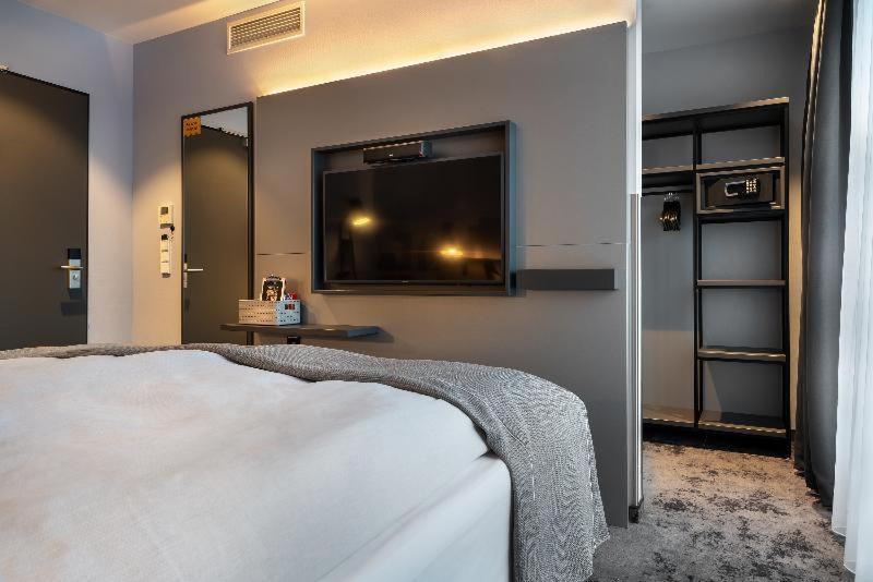 Standard Queen Room image 1