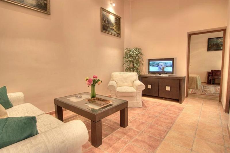 Room #3998721 image 4