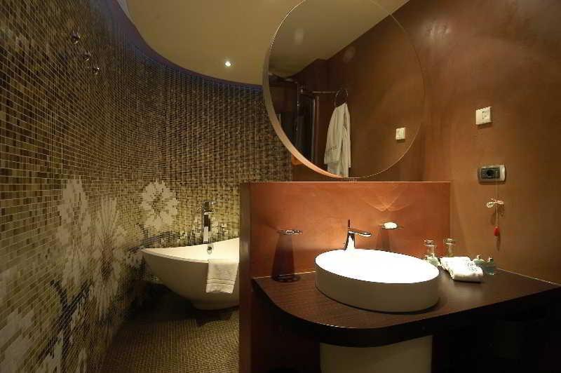 Room #2927739 image 2