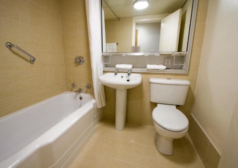 Blooms Hotel - image 14