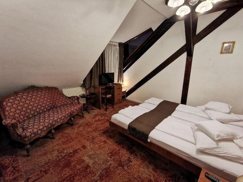 Room #18004114 image 4