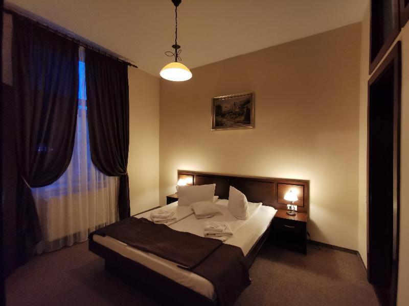 Room #18004114 image 2