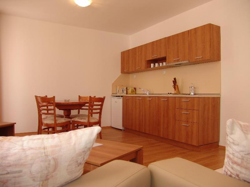 One-Bedroom Apartment with Balcony (4 Adults) image 2