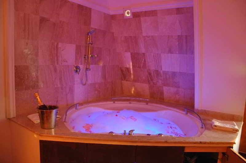 Room #46746109 image 4