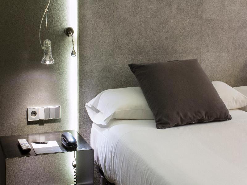 Room #9013819 image 4