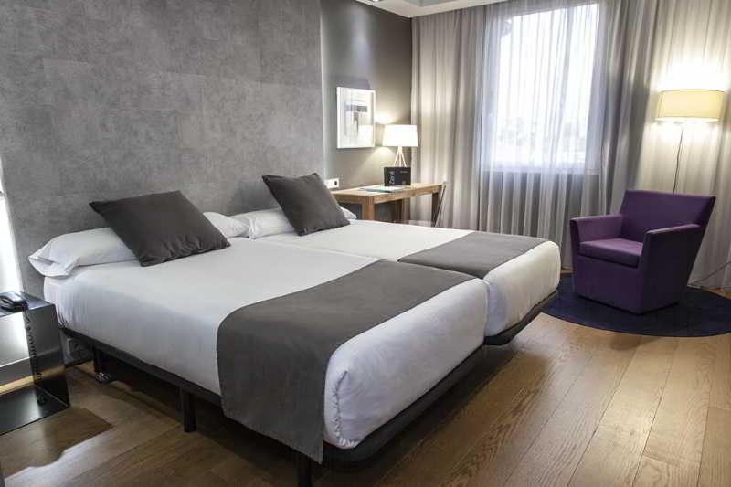 Room #9013819 image 3