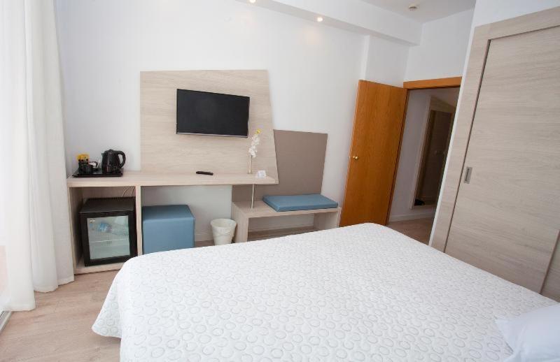 Room #1908712 image 3
