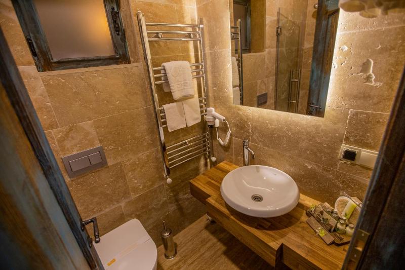 Deluxe King Room image 3