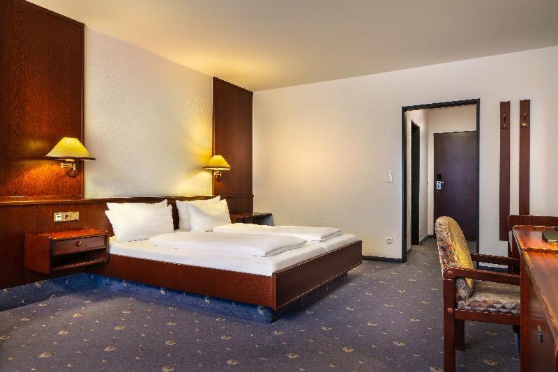 Room #6157920 image 3