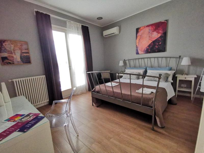 Double Room with Private Bathroom image 4