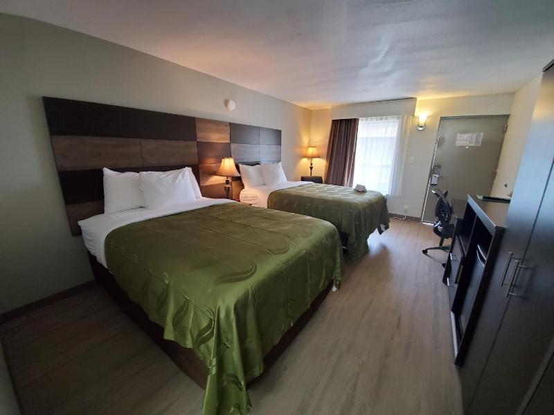 Double Room with Two Double Beds - Smoking image 2