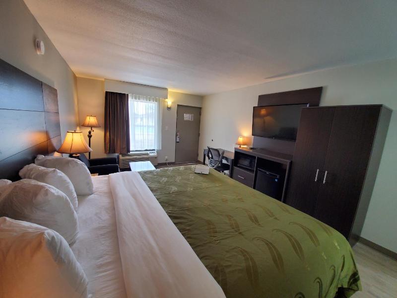 Standard King Room - Non-Smoking  image 3
