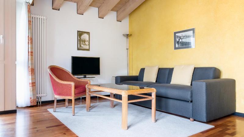 One-Bedroom Apartment image 4