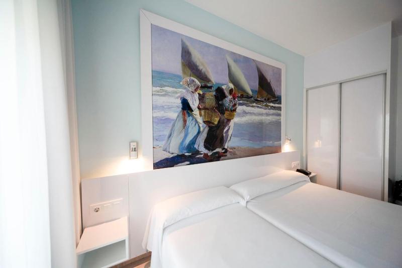 Twin Room image 2