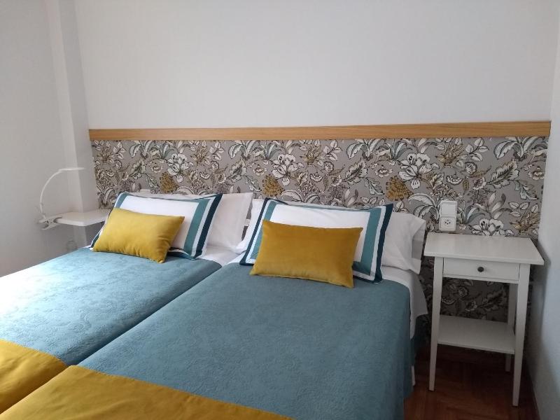 Double Room with City View image 3