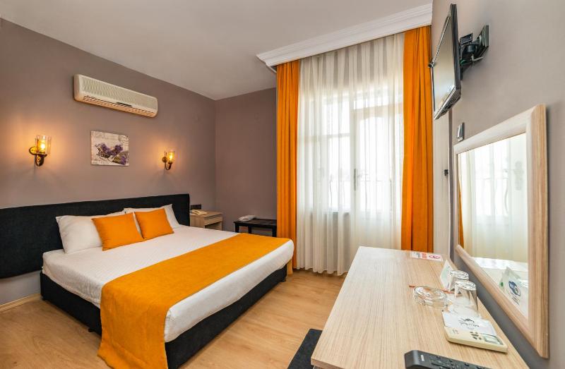 Double or Twin Room with Land View image 1